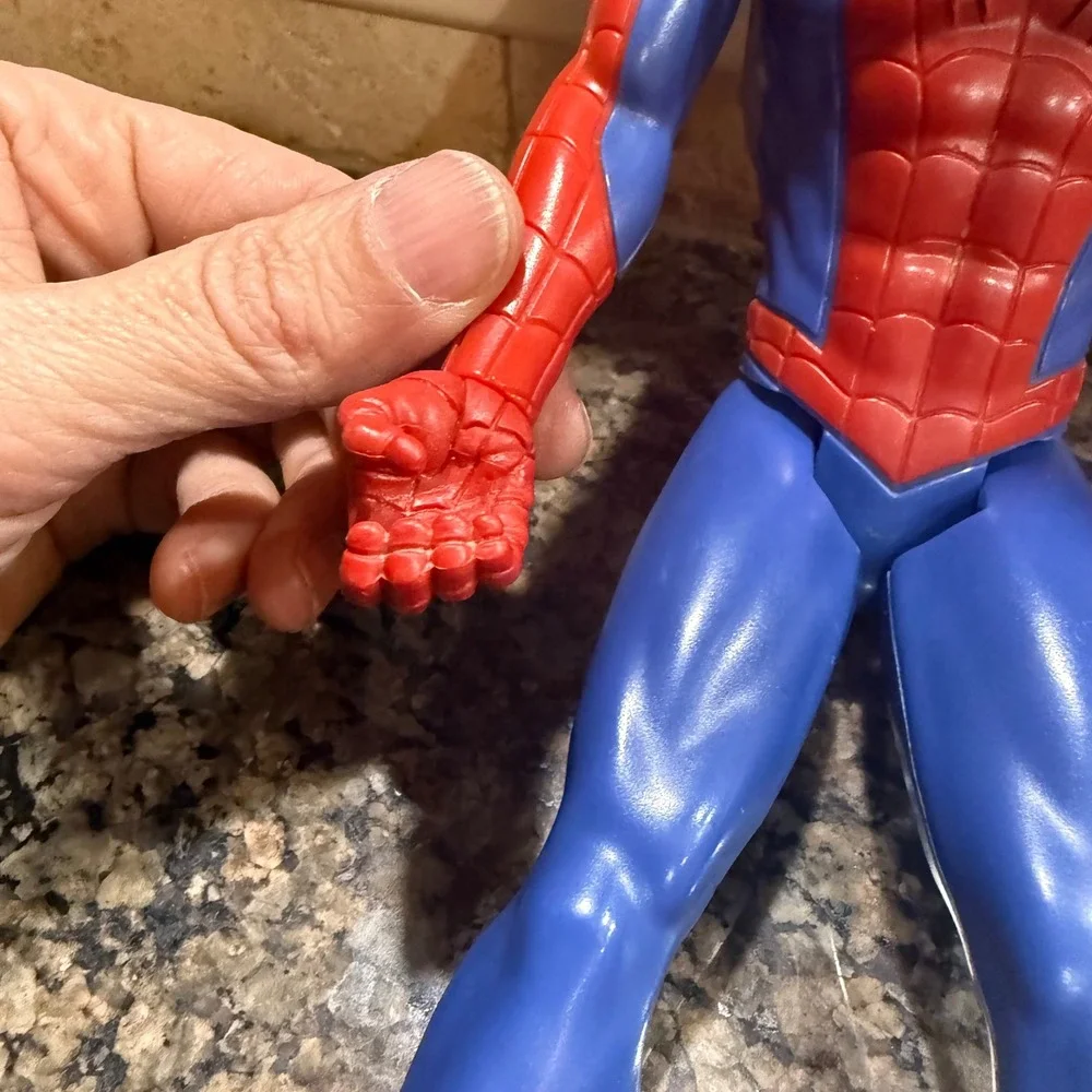 Hasbro Marvel Spider-Man Action Figure 12 Inch Titan Hero Series E0649‎ 2017 Red